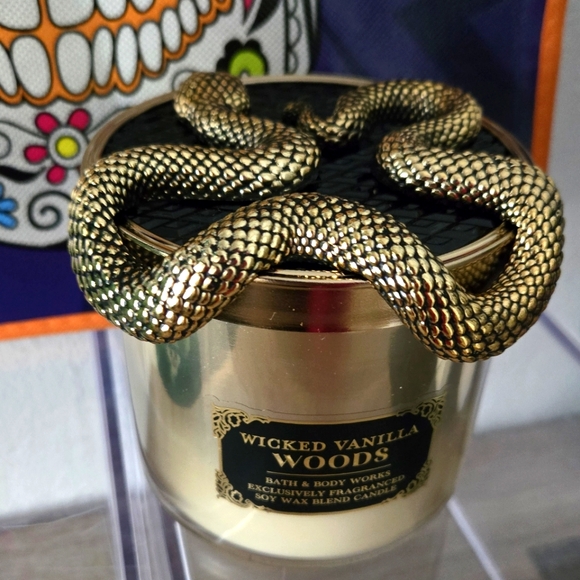 Wicked Vanilla Woods Candle w/ Specialty Lid PLUS Tote - Picture 3 of 14